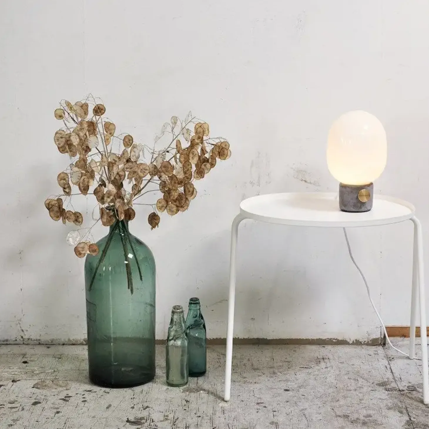 Audo Copenhagen - JWDA Bordlampe - beton/messing