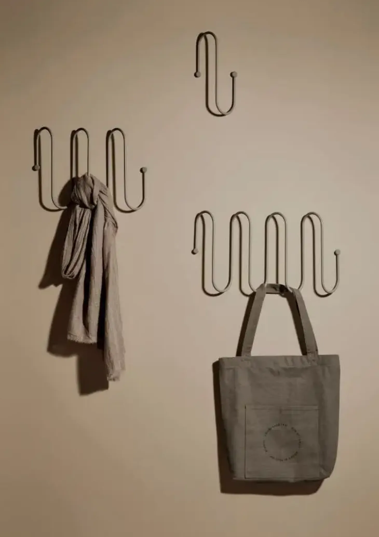 Blomus - CURL knagerække M - Nomade