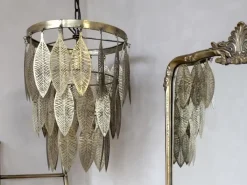 Chic Antique - Lampe med metal dekoration - antique messing - Ø37,5