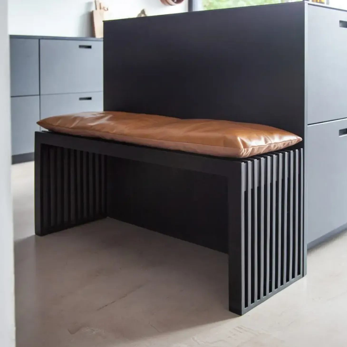 Cinas - Rib bænk 104x35cm mahogni mat sort