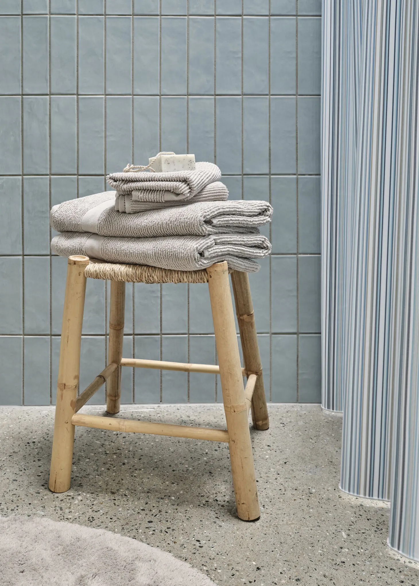 Compliments - Bademåtte - Loop Bath Mat dia. 75 cm - Lys grå