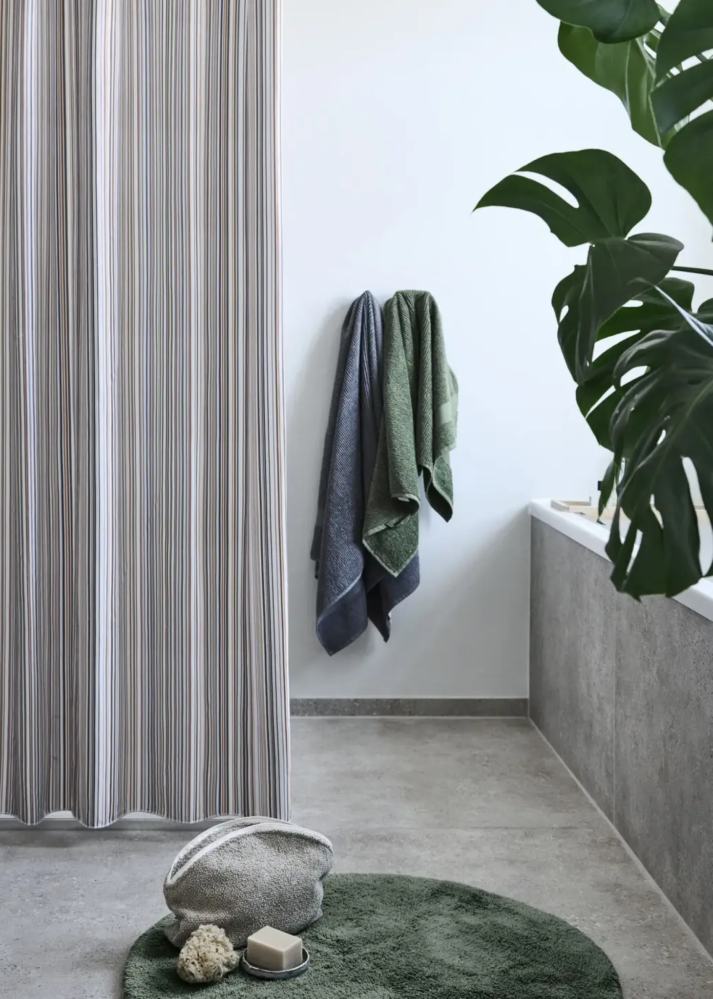 Compliments - Bademåtte - Loop Bath Mat dia. 75 cm - Skovgrøn