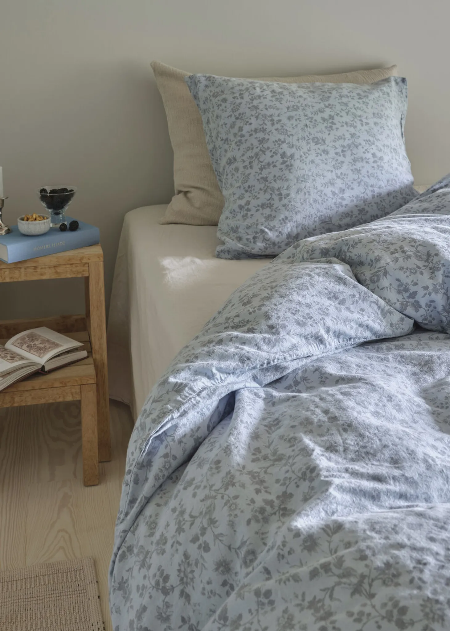 Compliments - Blossom Bed Linen - 140x200/60x63 cm - Dusty blue