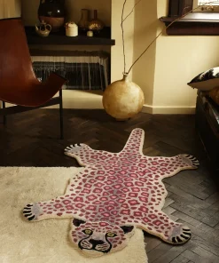 Doing Goods - Lilly Leopard Gulvtæppe - Large - Pink