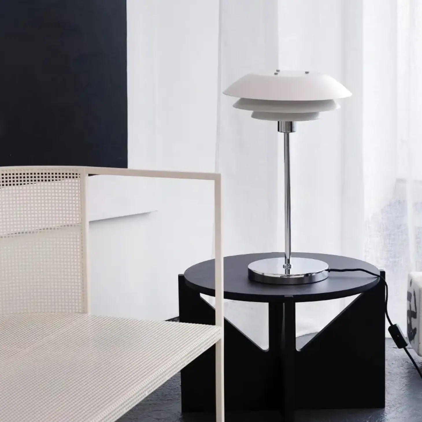 Dyberg Larsen - DL31 Bordlampe - Mat hvid - 31x50 cm