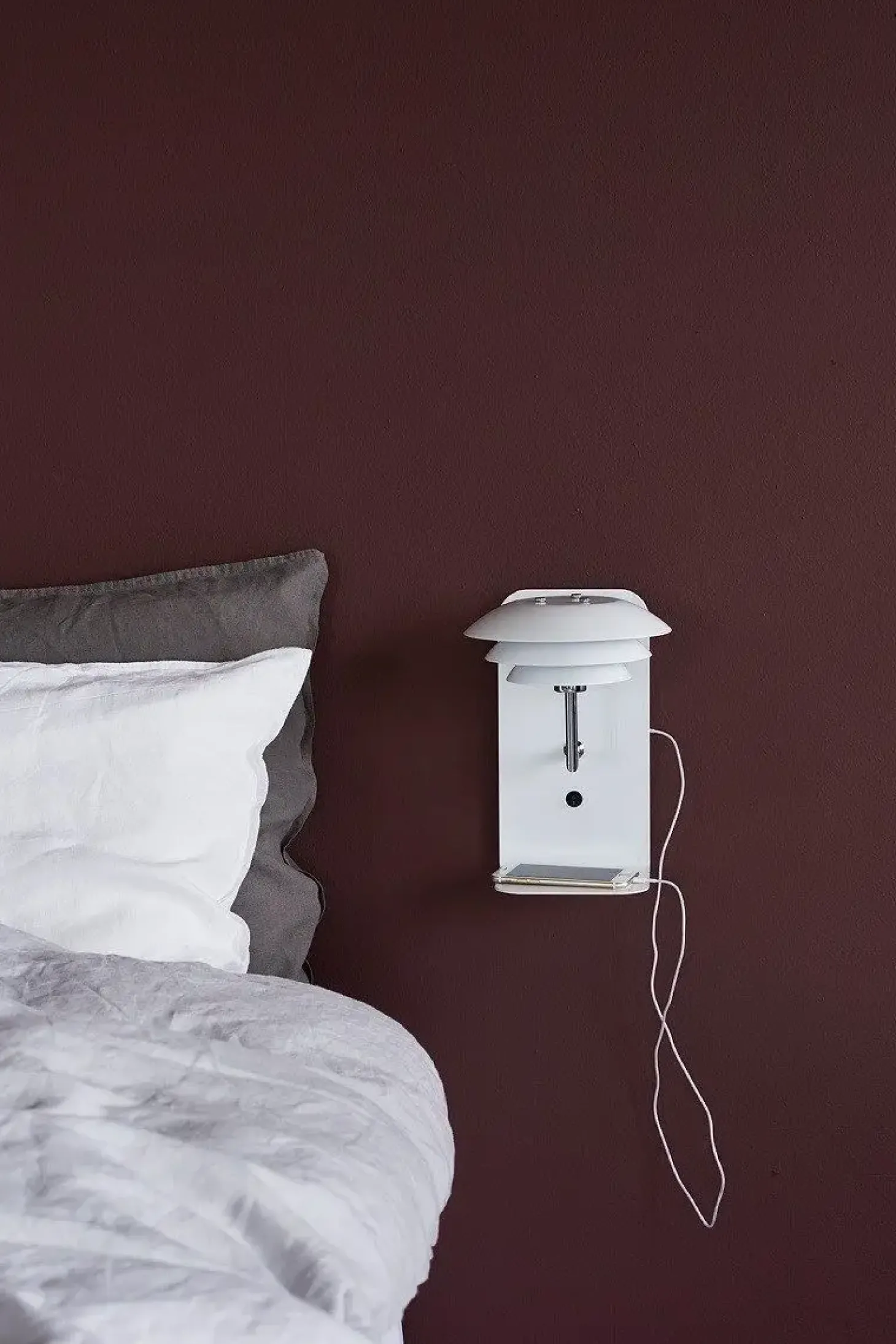 Dyberg Larsen - DL20 USB Hylde inkl. Lampe - Hvid