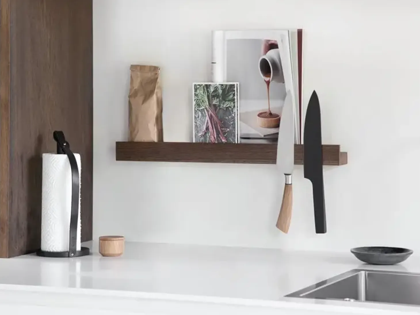 Ekta Living - Knivmagnet Hylde - Magnet Shelf - Røget Eg - 40 cm