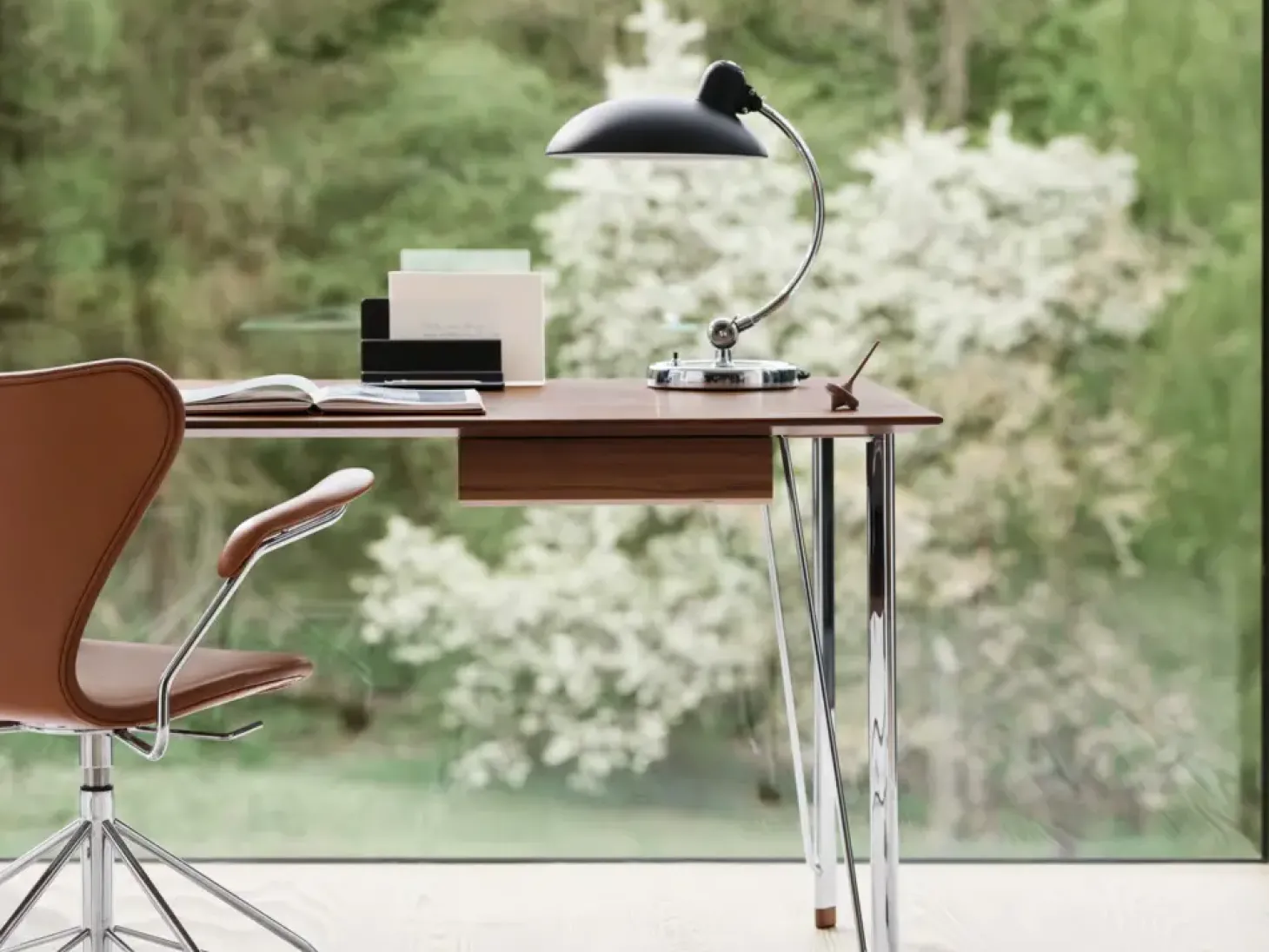 Fritz Hansen - Bordlampe - Kaiser Idell 6631-T - Mat Sort/krom