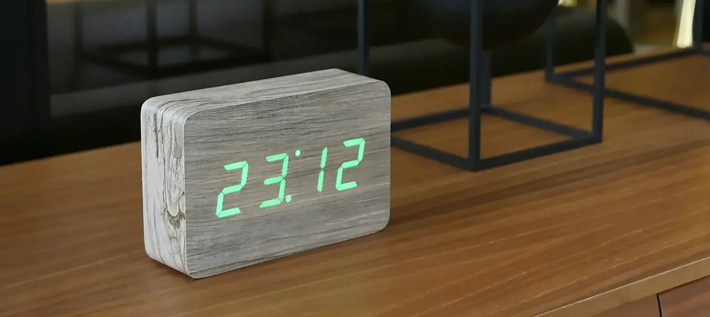 Gingko - Brick Click Clock Ash / Green LED