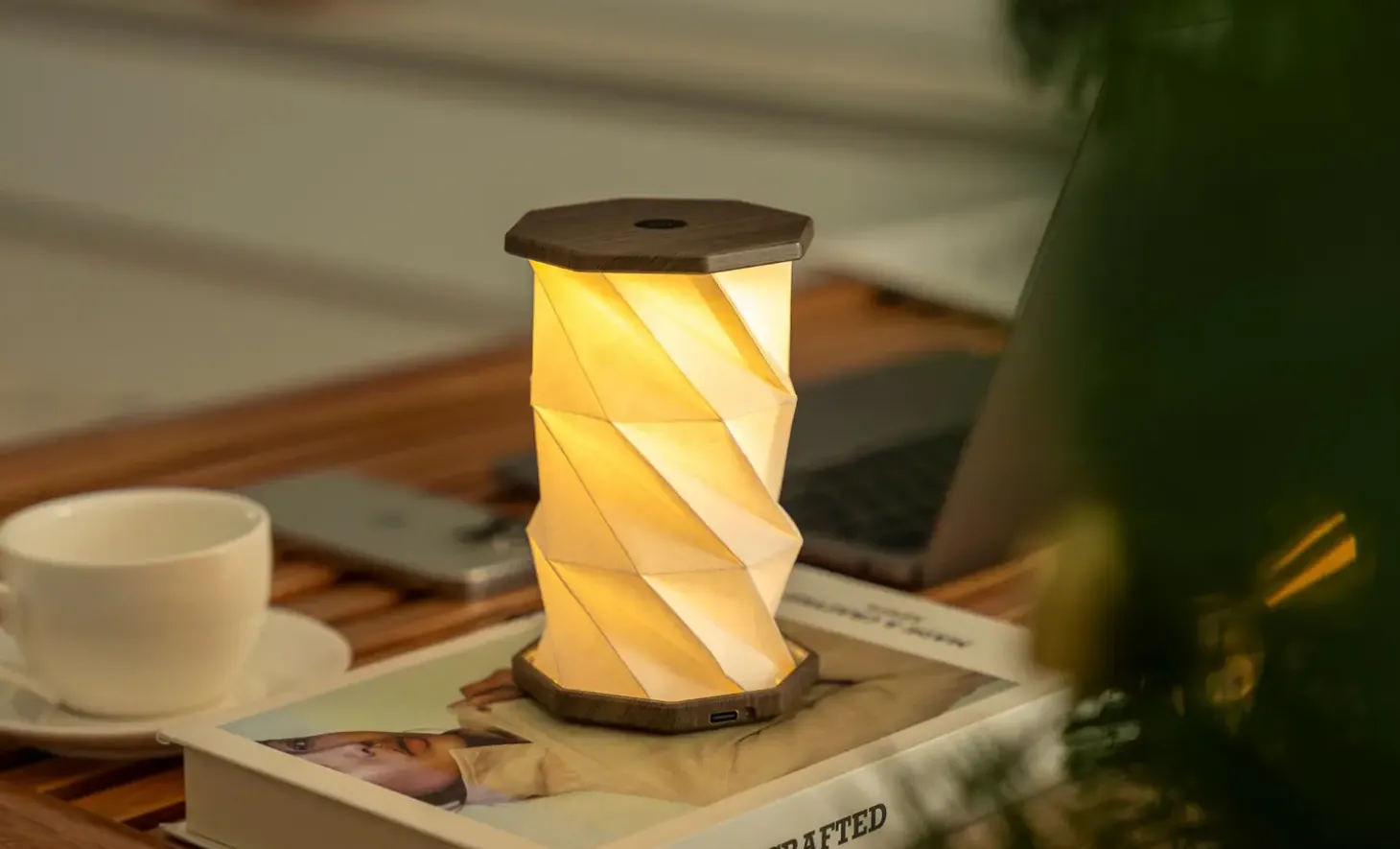 Gingko - Hexagon Twist Bordlampe - Mini - Walnut Drift - H14 cm