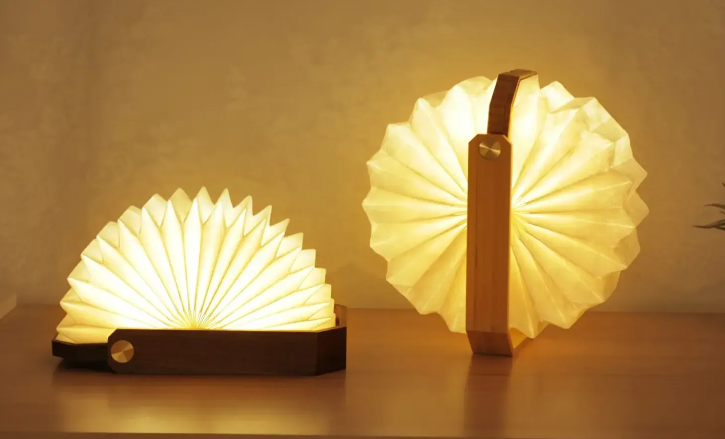 Gingko - Smart Origami Lamp - Walnut
