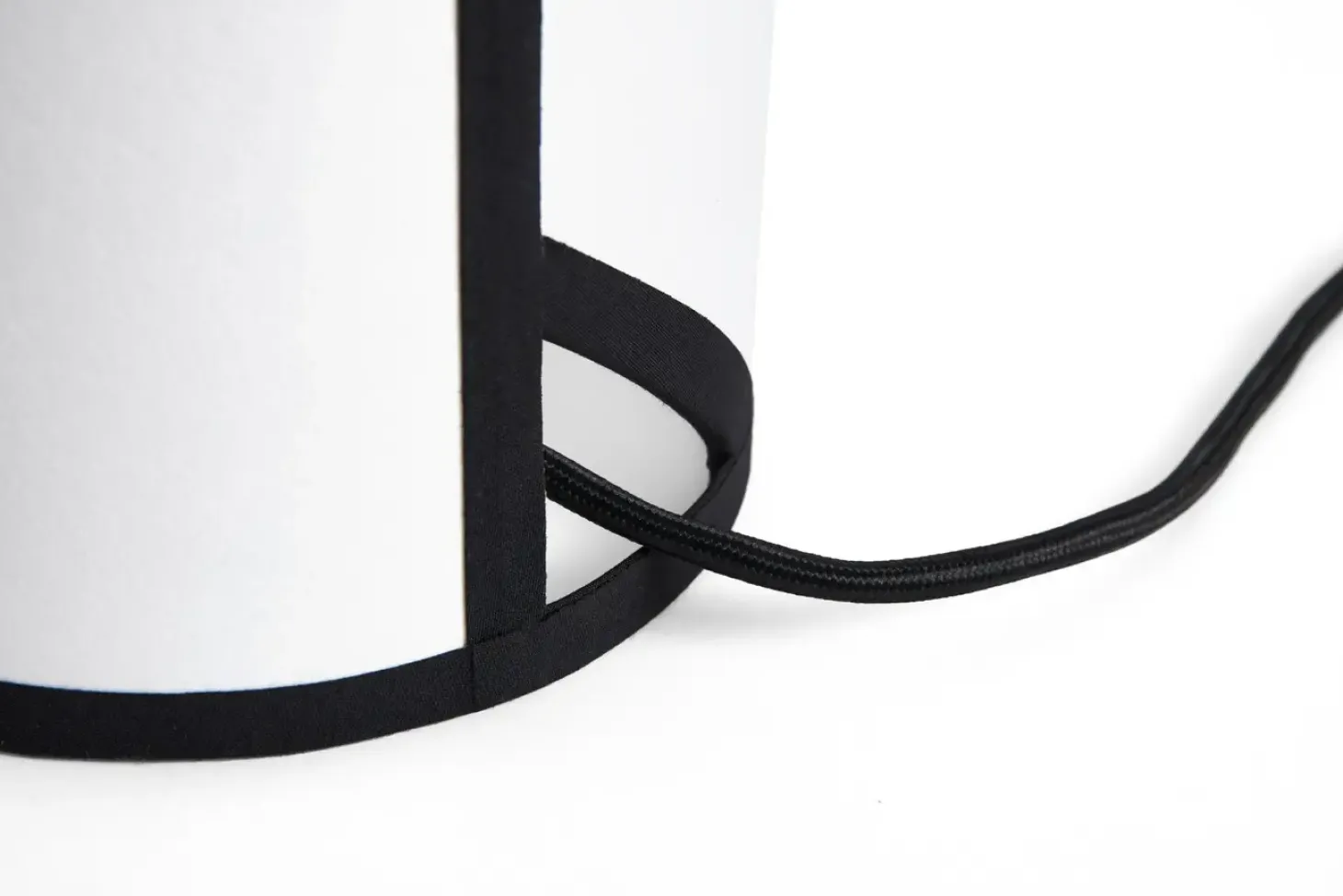 Hay - Bordlampe - Ava Pyramid - Sort/Hvid - H32 cm