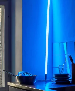 HAY - Neon Tube LED - Blå - Neonrør med blåt lys - 150 cm