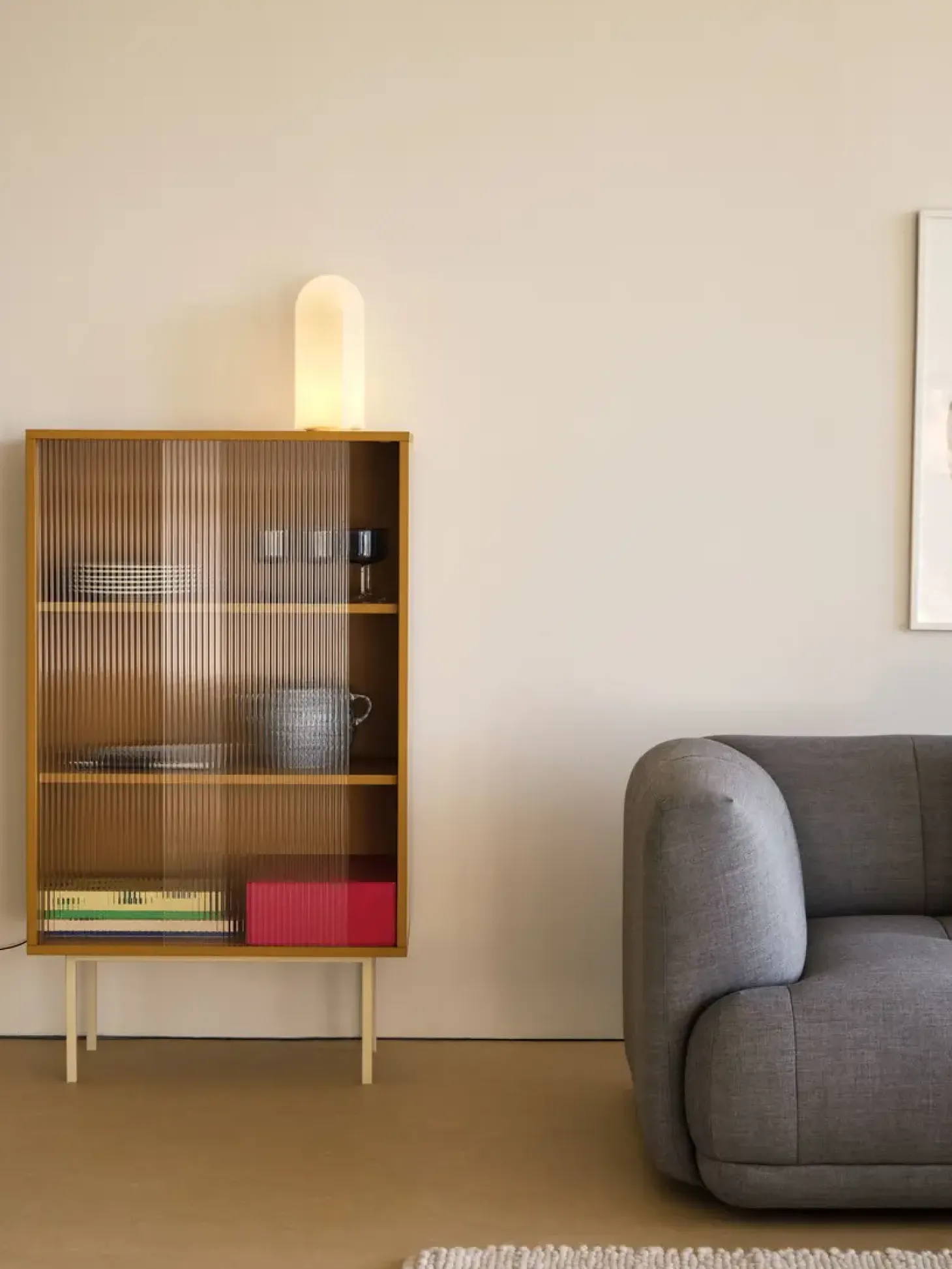 Hay - Reol til Gulv med Glaslåger - Colour Cabinet - Gul - Høj model, B75 X D39 X H130 cm