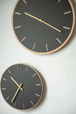Hemverk - Vægur - Lys Eg/Sort - Guld visere - Ø38 cm