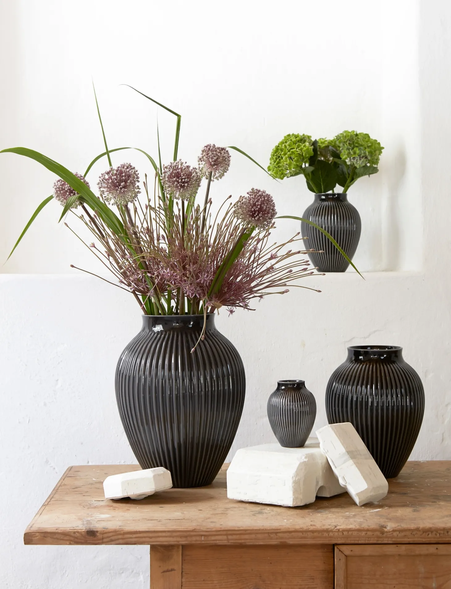 Knabstrup Keramik - vase H 20 cm ripple black