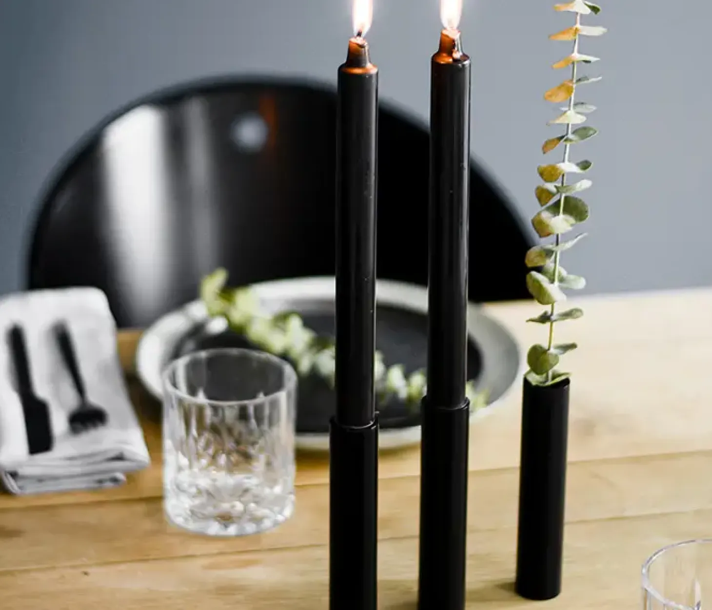 Kunstindustrien - Slim Vase - Sort - Højde 14 cm