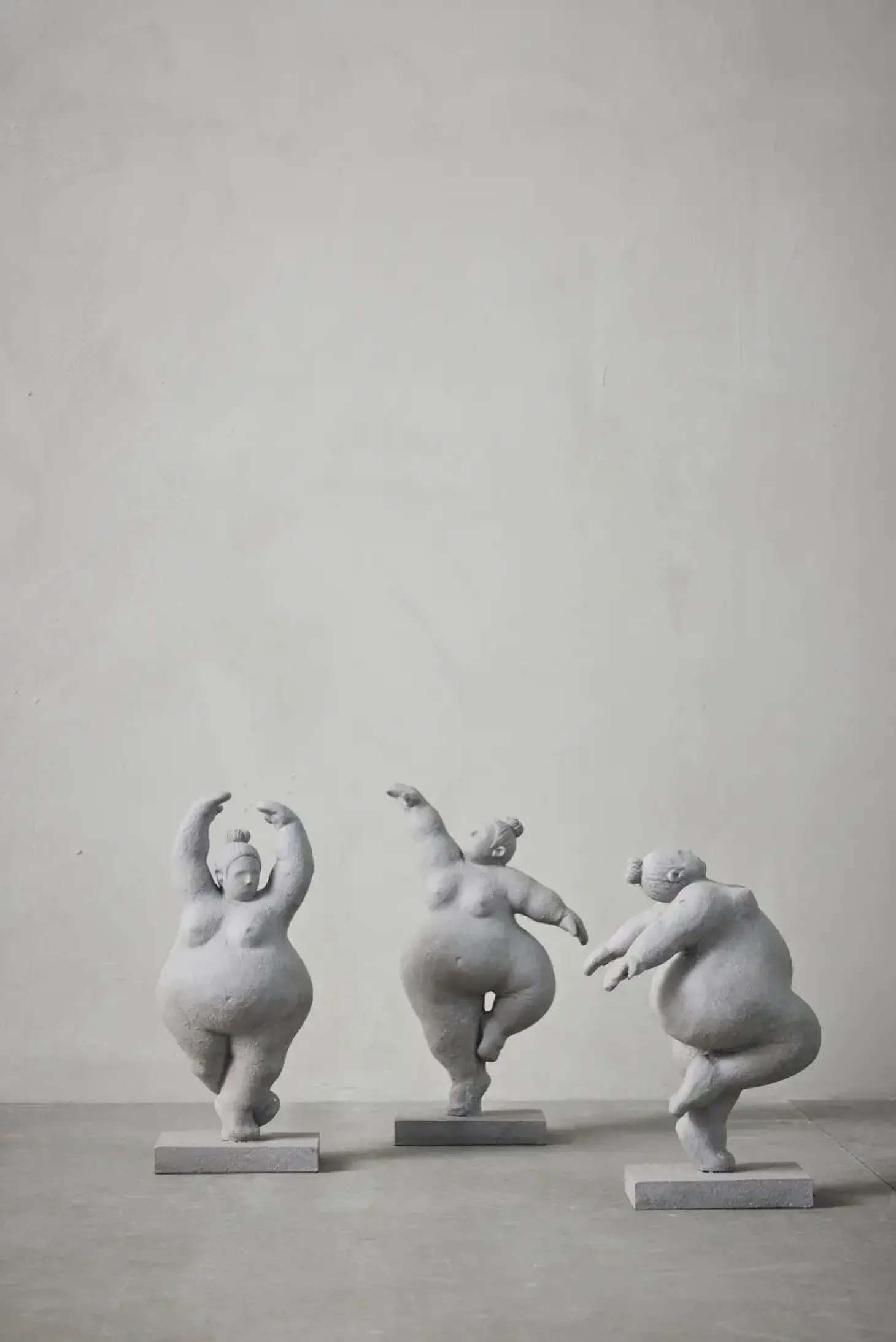 Lene Bjerre - Serafina kvinde figur H28 cm. grå