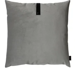 Louise Smærup pude - Lysegrå pude i velour 65 x 65 cm