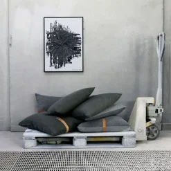 Louise Smærup pude - Vendbar pude i grå Canvas 65 x 65 cm