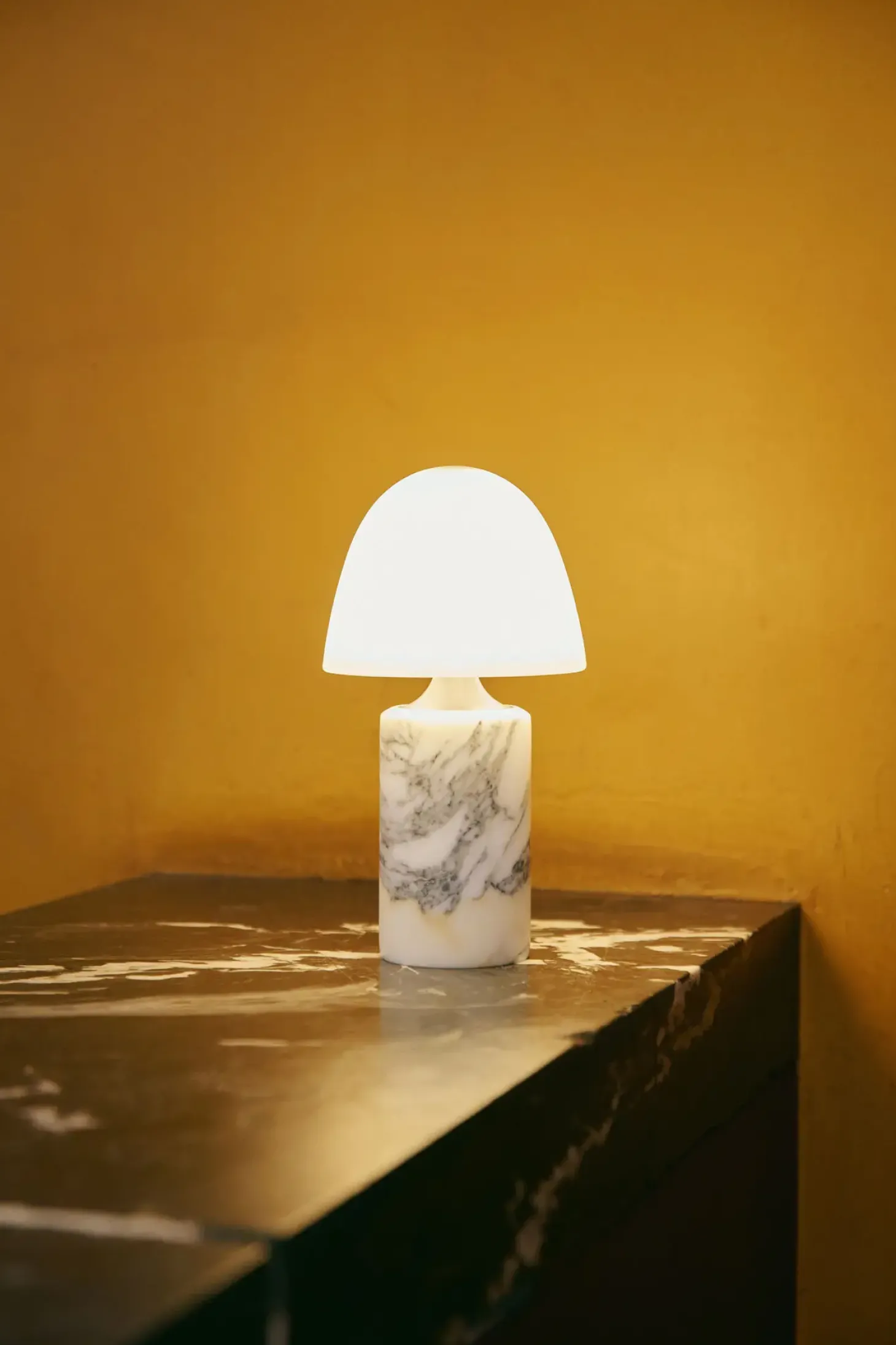 Made By Hand - Bordlampe - FUSE Trådløs - Marmor