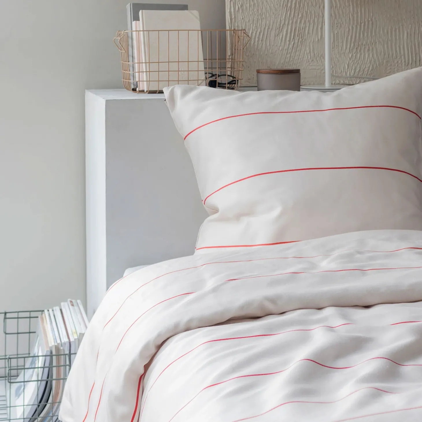 Mette Ditmer - ALIGN-sengesæt - Bright red/Sand - W140 x L220 cm