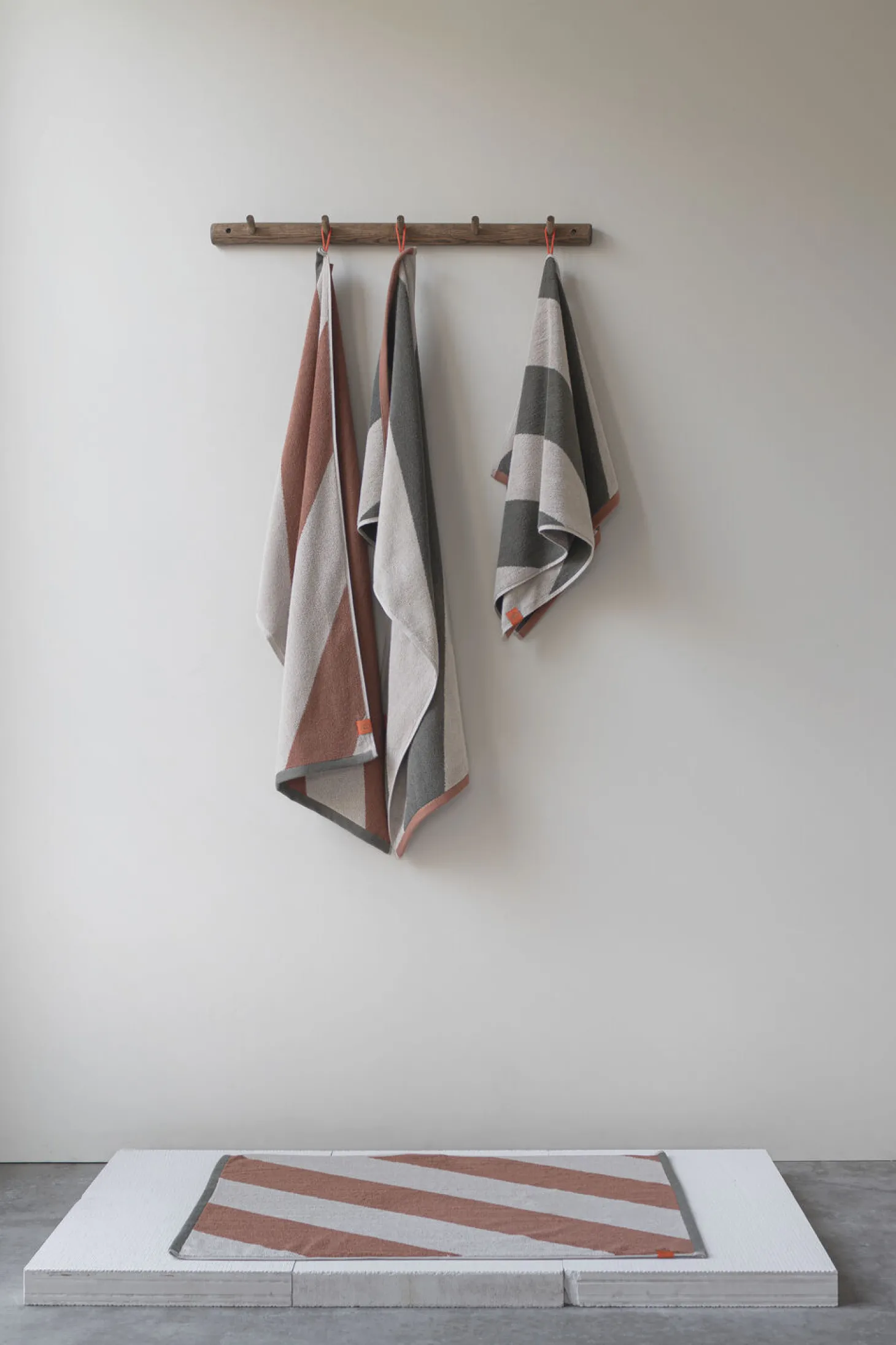 Mette Ditmer - DIAGONAL bath towel - Brick