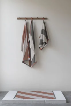 Mette Ditmer - DIAGONAL towel - Brick