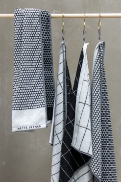 Mette Ditmer - GRID gæstehåndklæde, 2-pak, Sort / Off-white