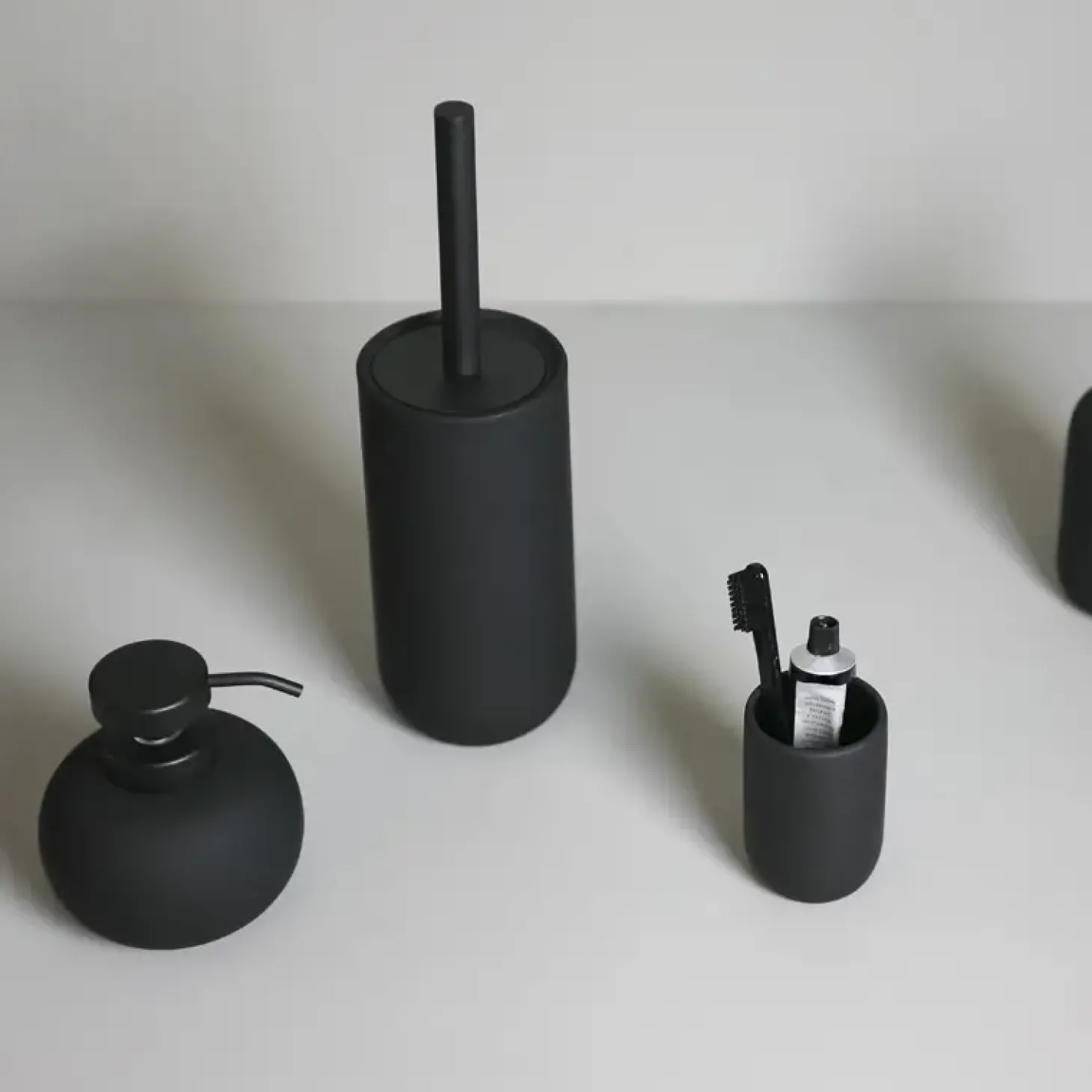Mette Ditmer - LOTUS toiletbørsteholder - Sort