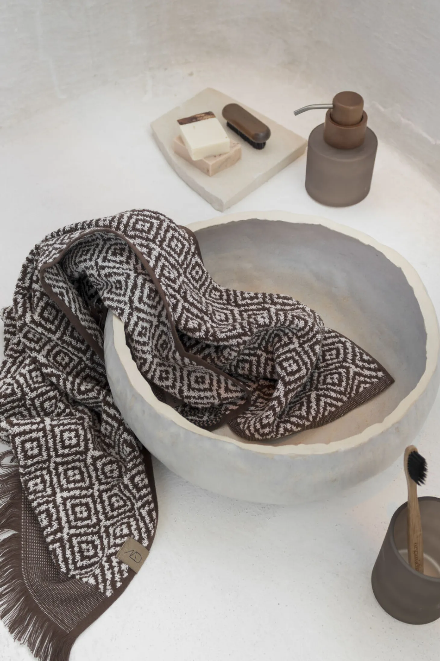 Mette Ditmer - MOROCCO-håndklæde - Chocolate / Off-white - W70 x L135 cm