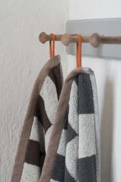 Mette Ditmer - RETRO-håndklæde - Chocolate - W70 x L133 cm
