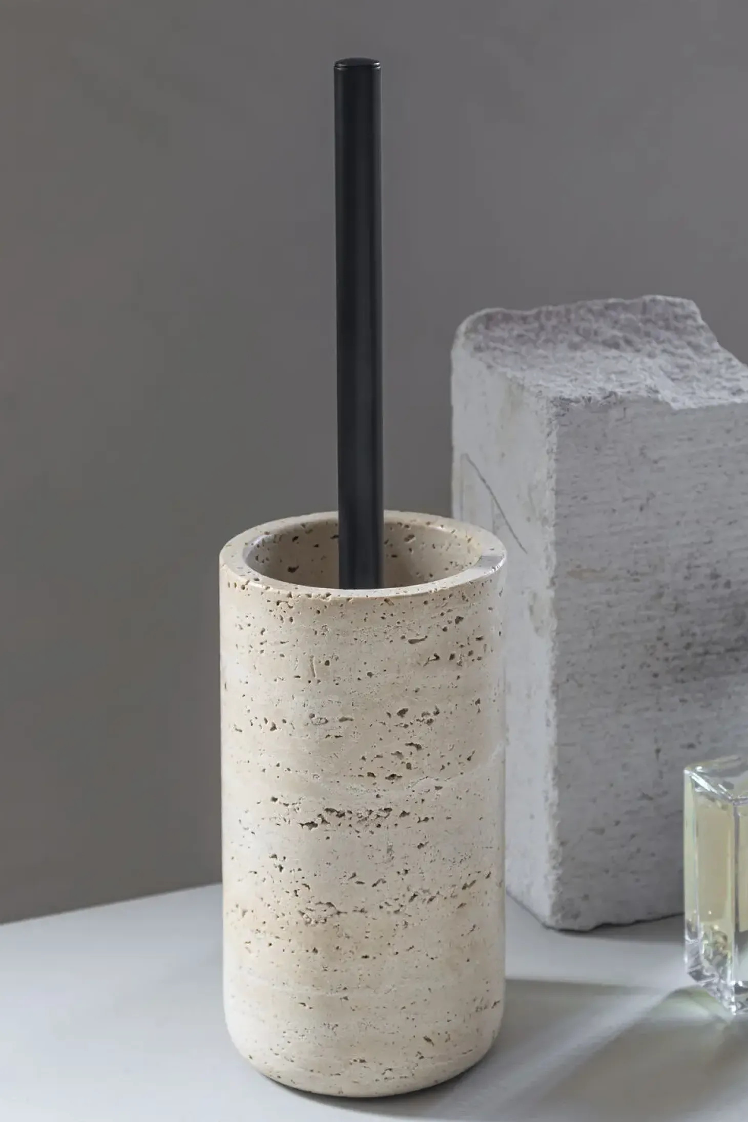 Mette Ditmer - TRAVERTINE toilet brush holder - Linen