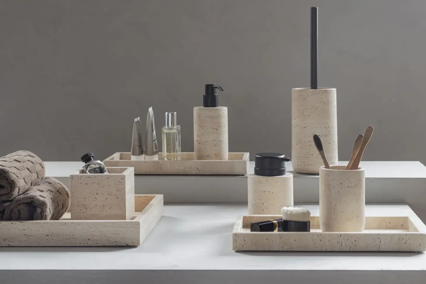 Mette Ditmer - TRAVERTINE toilet brush holder - Linen