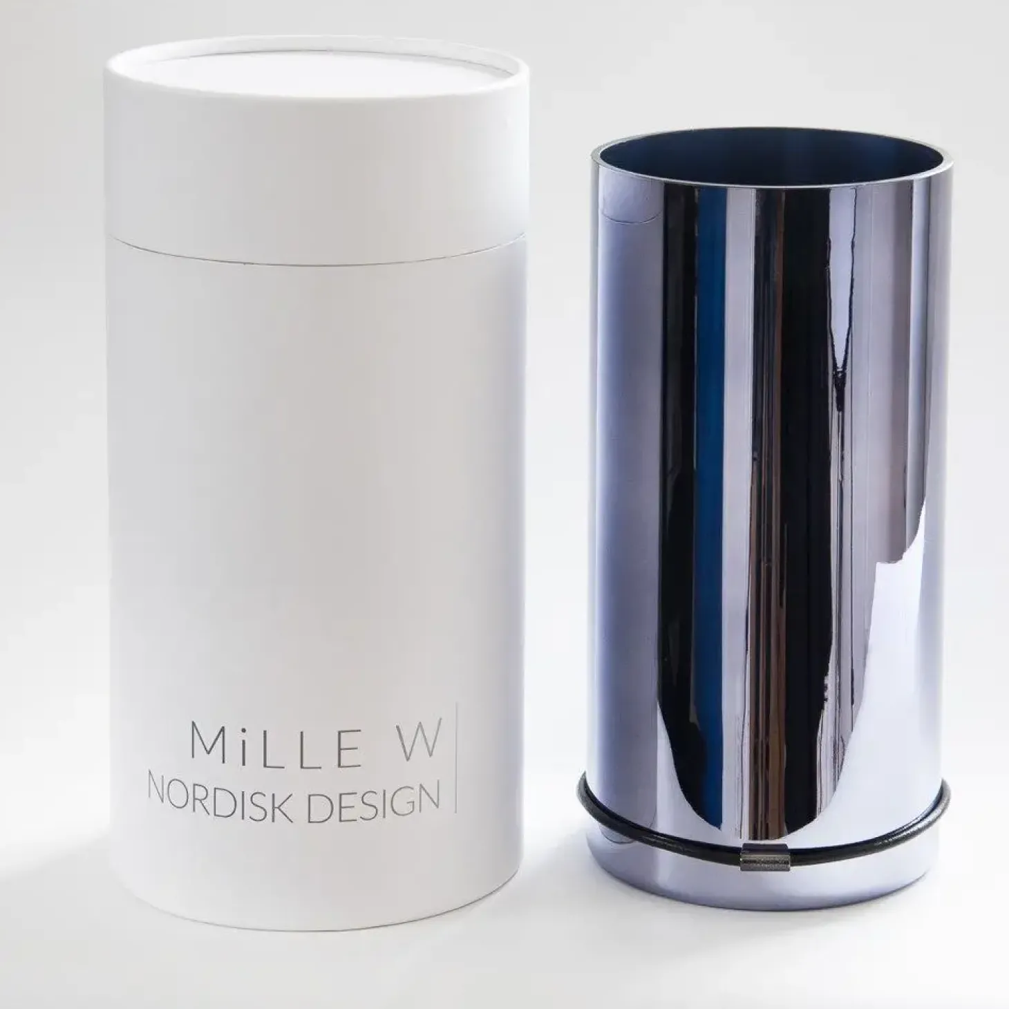 MiLLE W NORDISK DESIGN - Lyslygte/Vase i large (Sort)