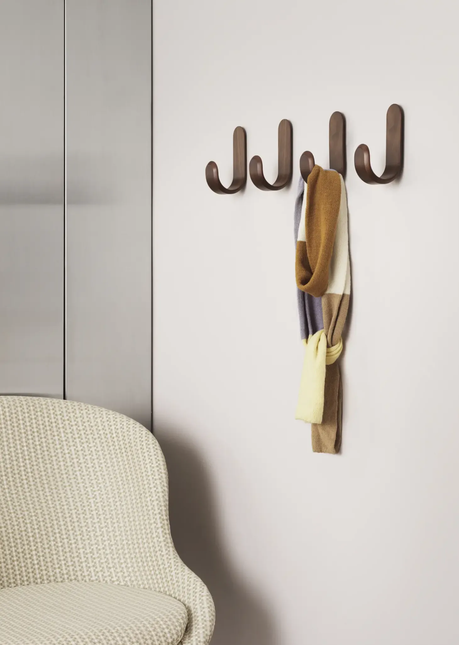 Normann Copenhagen - Curve Hook - Valnød træ