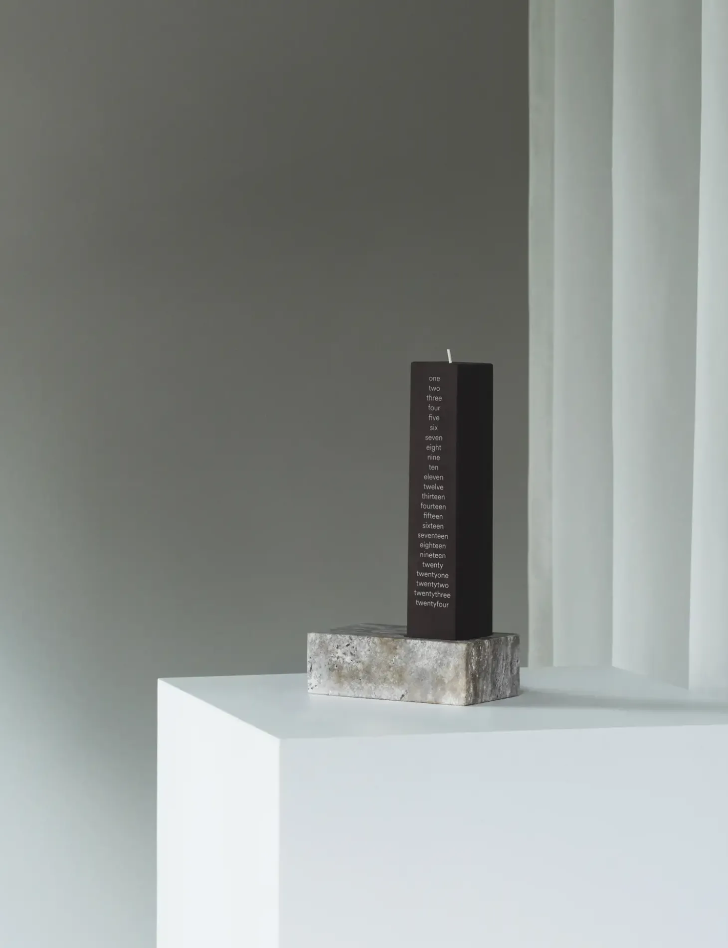 Normann Copenhagen - Kalenderlys - Brun - H25 x 5 cm
