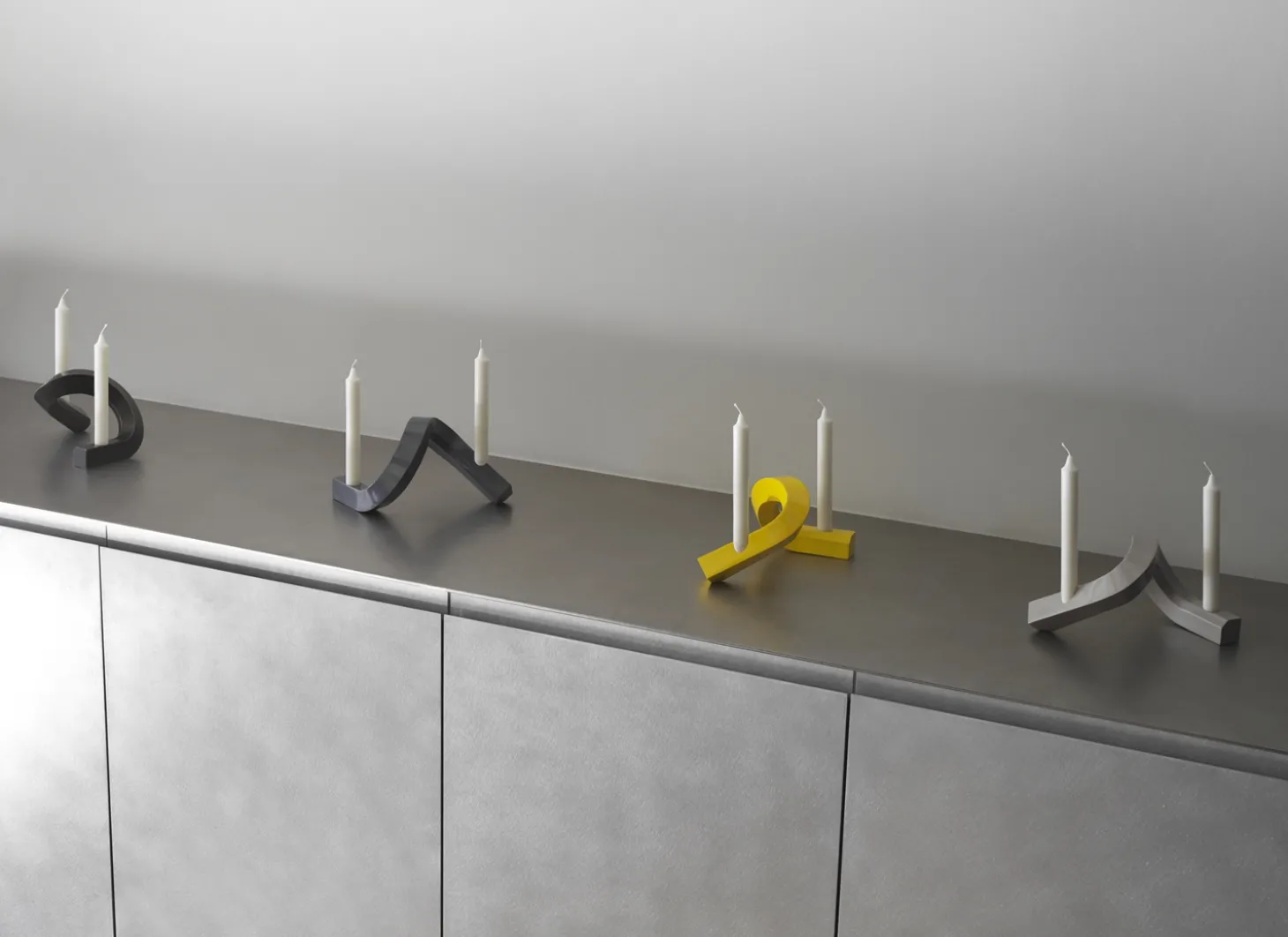 Normann Copenhagen - Lysestage - Crooked Candlestick Two - Bronze
