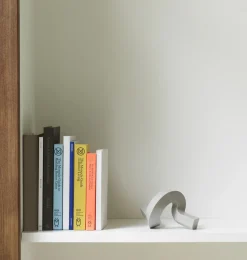 Normann Copenhagen - Lysestage - Crooked Candlestick One - Grey / Grå