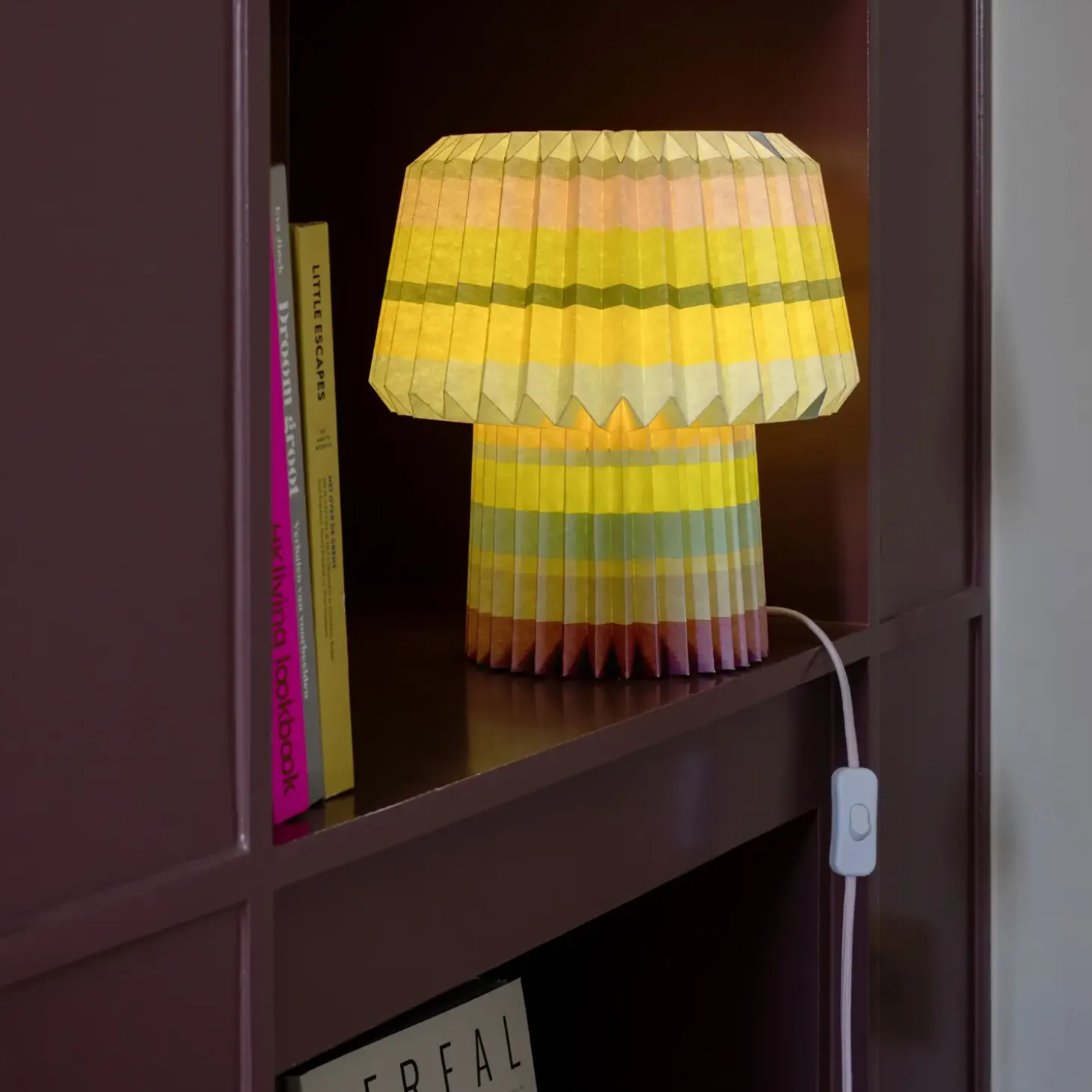Remember - Bordlampe i papir - Anna stripes