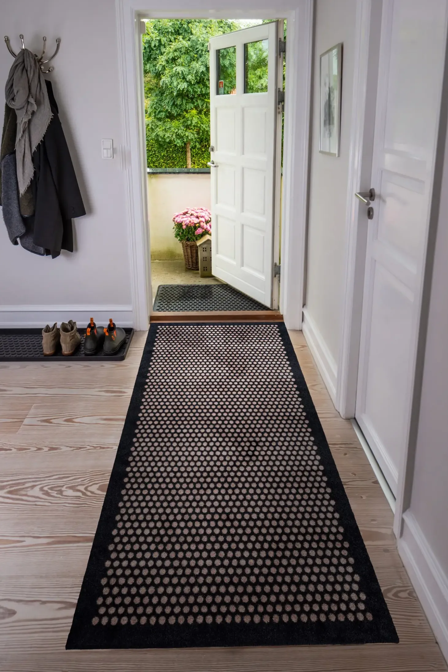 Tica Copenhagen - Løber - Dots - Sort/sand - 90x200 cm