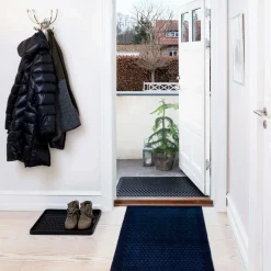 Tica Copenhagen - Smudsmåtte - Dots - Mørkeblå - 67x150 cm