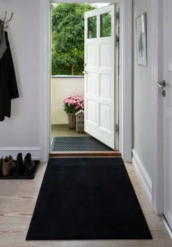 Tica Copenhagen - Smudsmåtte - Ensfarvet - Sort - 67x150 cm