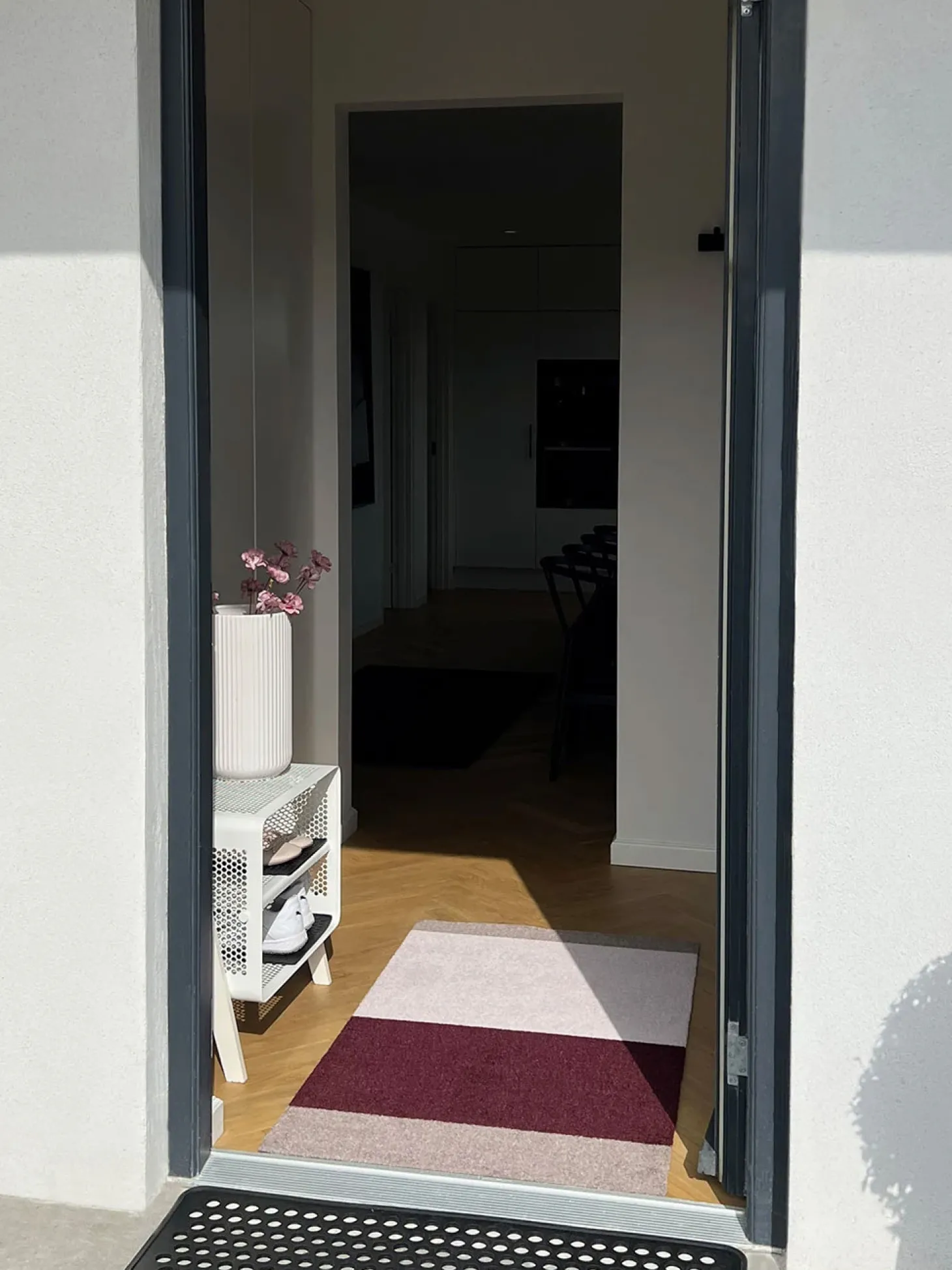 Tica Copenhagen - Smudsmåtte - Stripes Horizon - Bordeaux/Rose/Sand - 67x120 cm