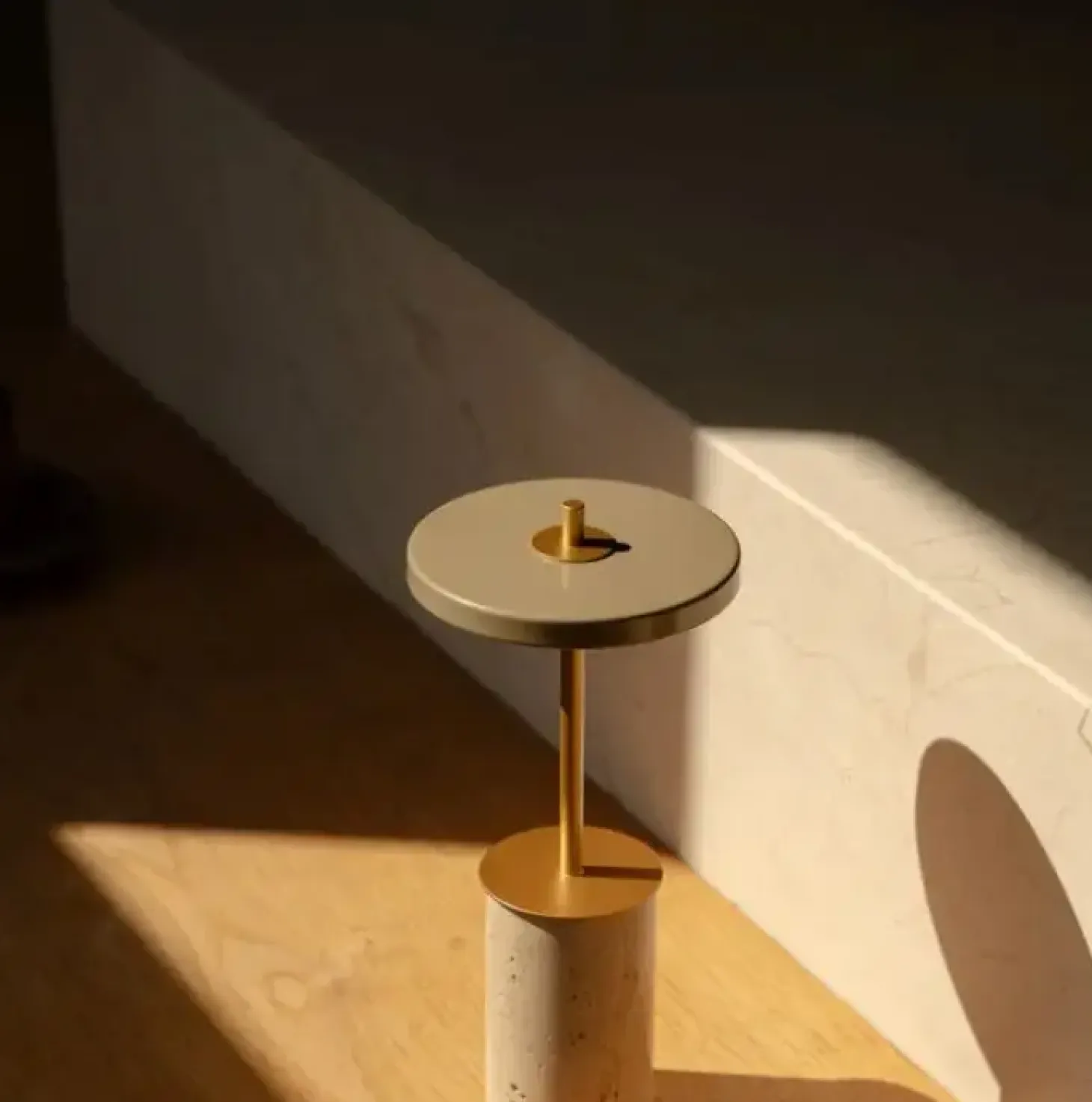 Umage - Bordlampe - Asteria Move Mini - Clay Travertine Messing