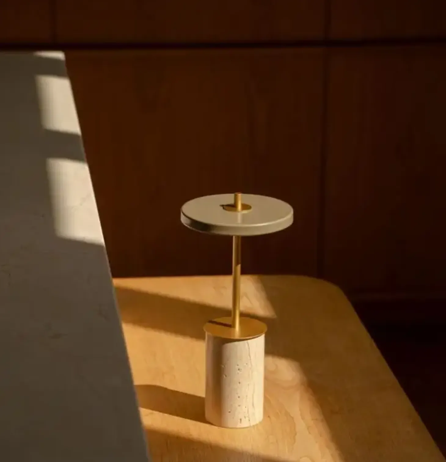 Umage - Bordlampe - Asteria Move Mini - Clay Travertine Messing