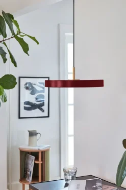 Umage - Pendel - Asteria - Messingtop/Ruby red - Mini Ø31 cm